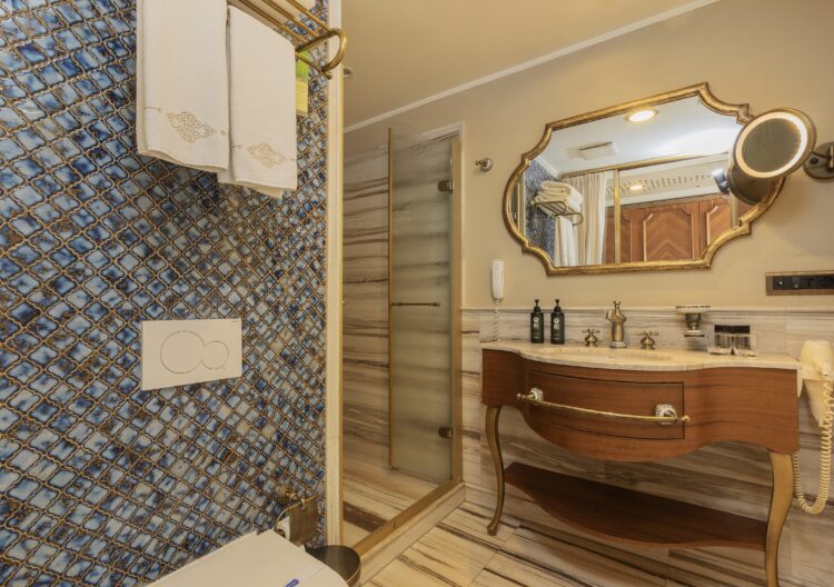 Deluxe Üç Kişilik Oda