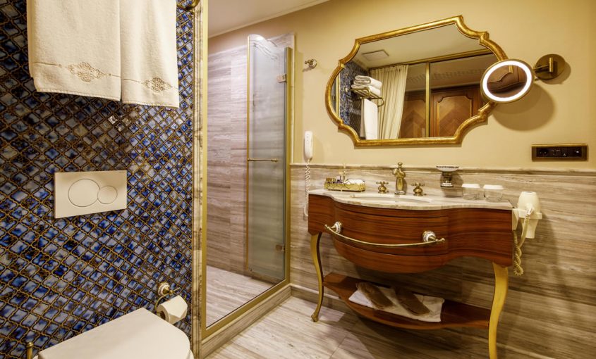 Deluxe room bathroom details