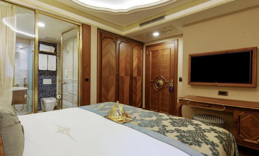 Deluxe room bed details